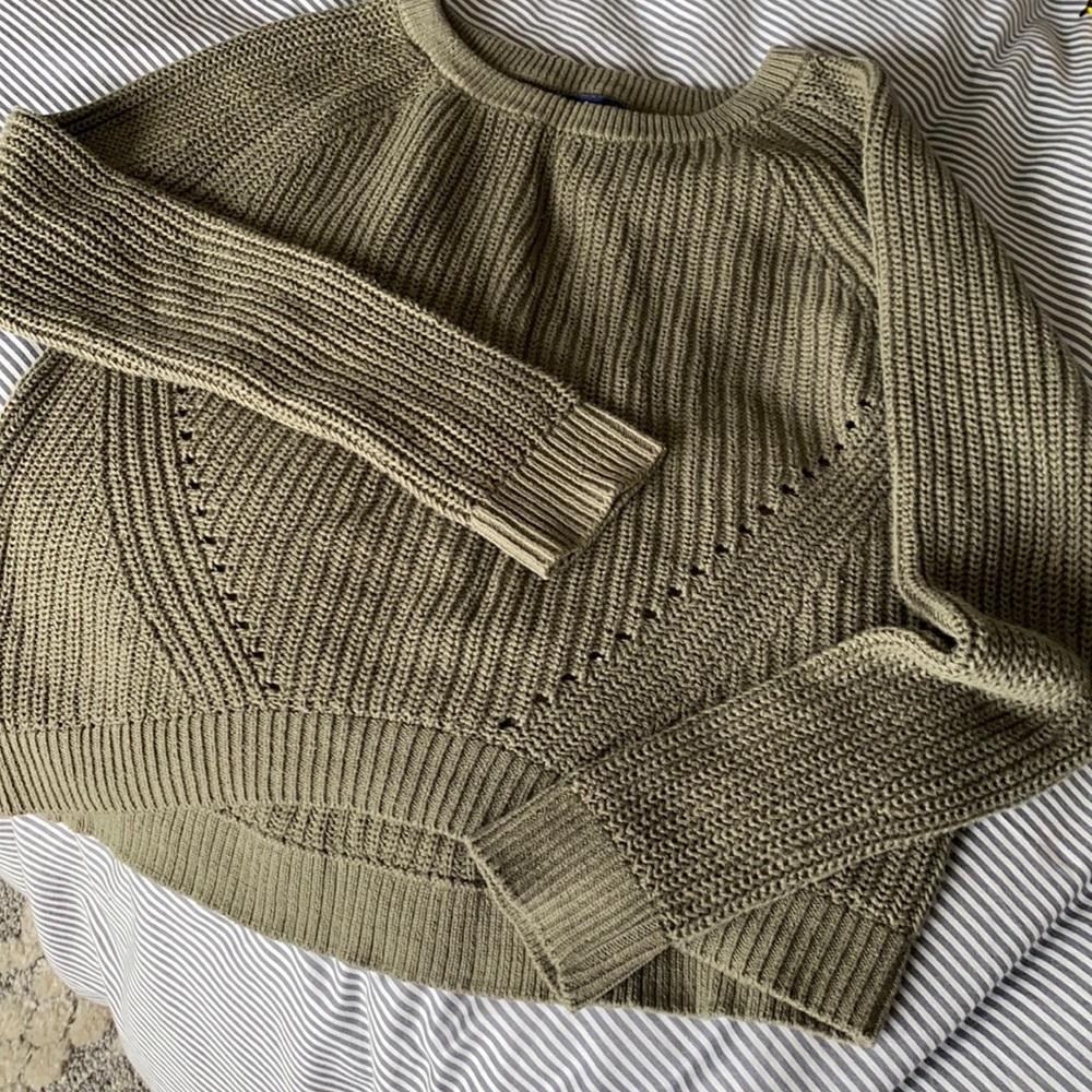 GAP crochet style sweater in small, olive green